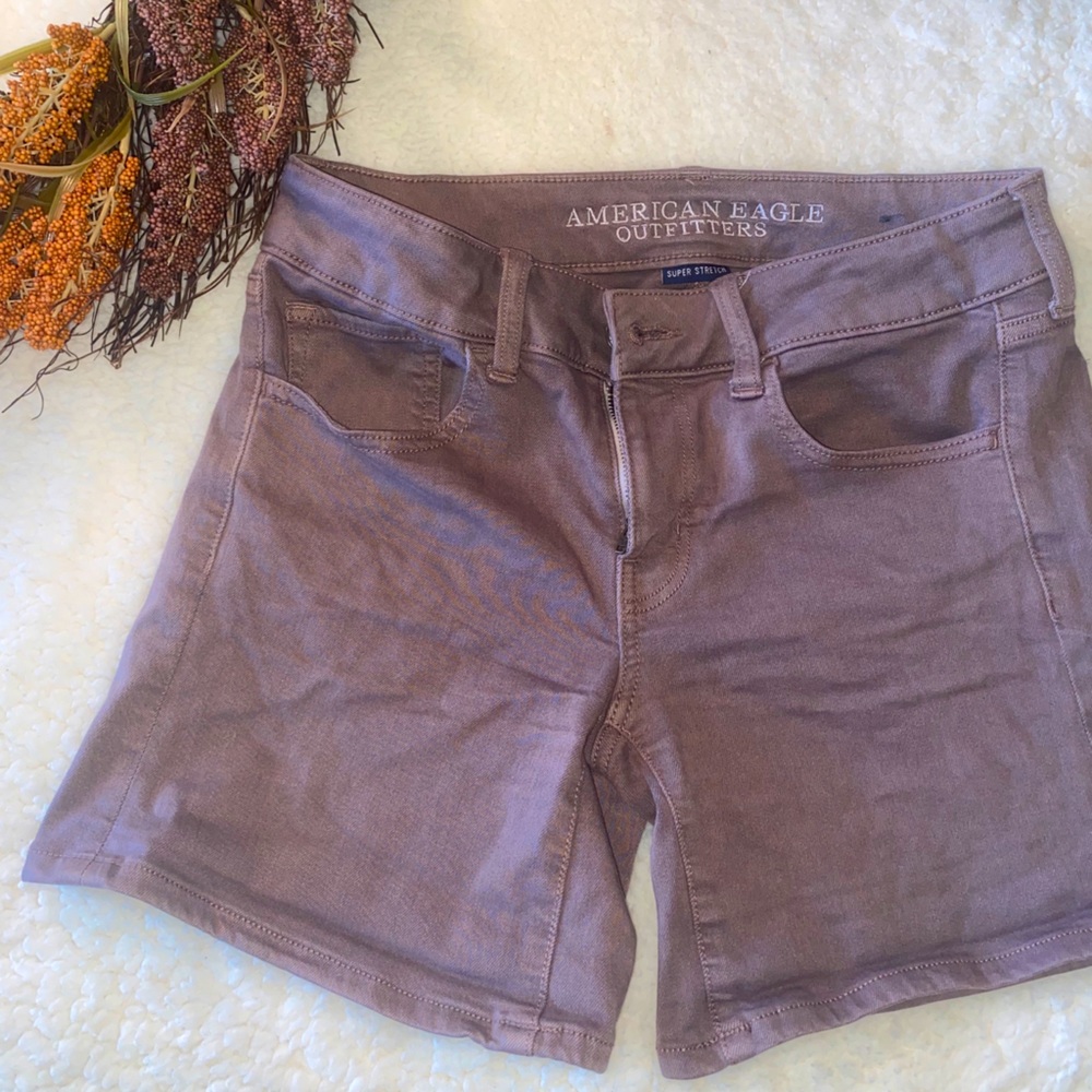 Mid-rise jean shorts
